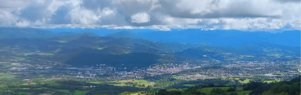 vue aérienne de la ville de gap hautes alpes